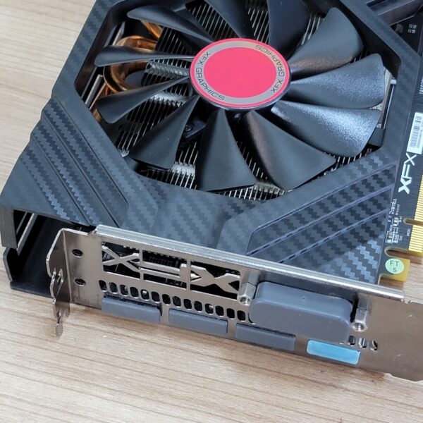 RX590 8GB – AMD Radeon gros plan